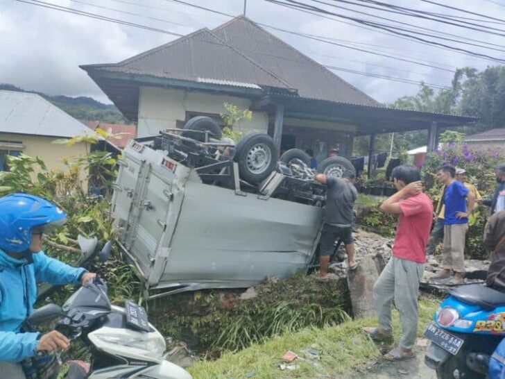 kecelakaan,tanah datar,mobil