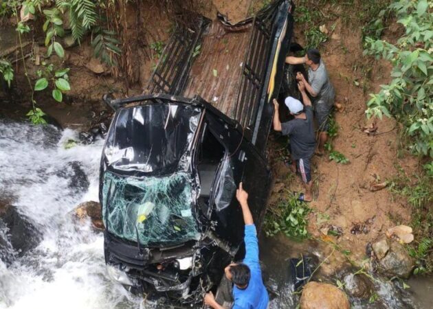 mobil,jurang,solok