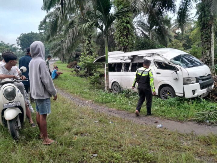 kecelakaan,dharmasraya,mobil